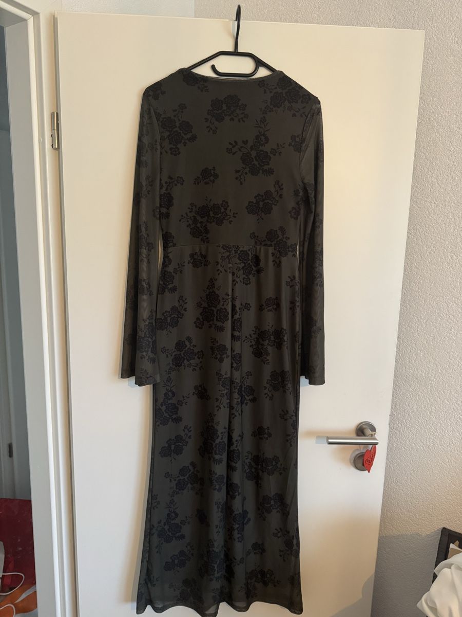 Vestiti: Robe longue à fleurs vert et noir – Nuovo (secondo la descrizione) da Montagny-la-Ville venduto da aur_k9y6 1