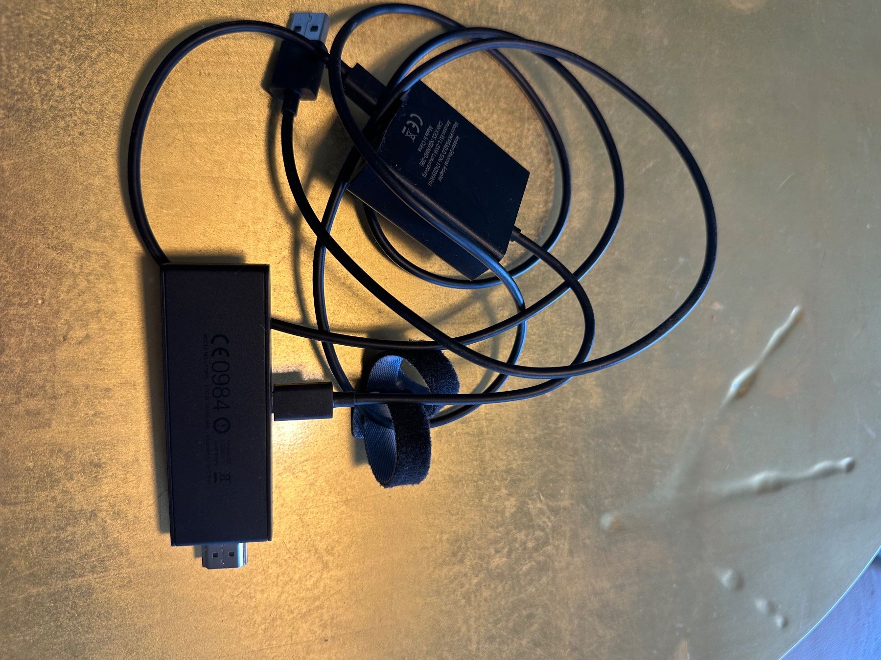 Amazon Lettore multimediale & Streamer: Amazon Fire TV Stick mit Ethernet-Adapter – Usato da Zürich venduto da art_2j7h 2