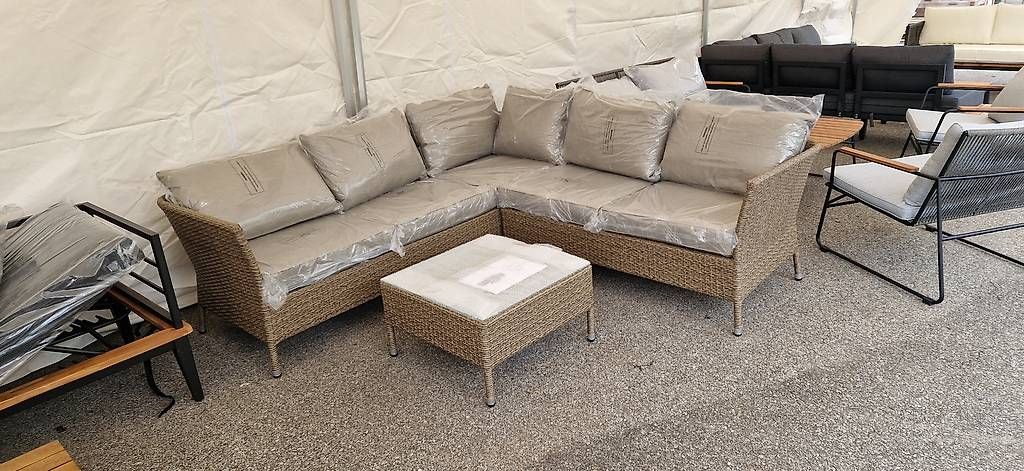 Divani: Gartenlounge neu ablager – Nuovo e nell'imballaggio originale da Lützelflüh-Goldb venduto da Rampenverkauf_72_