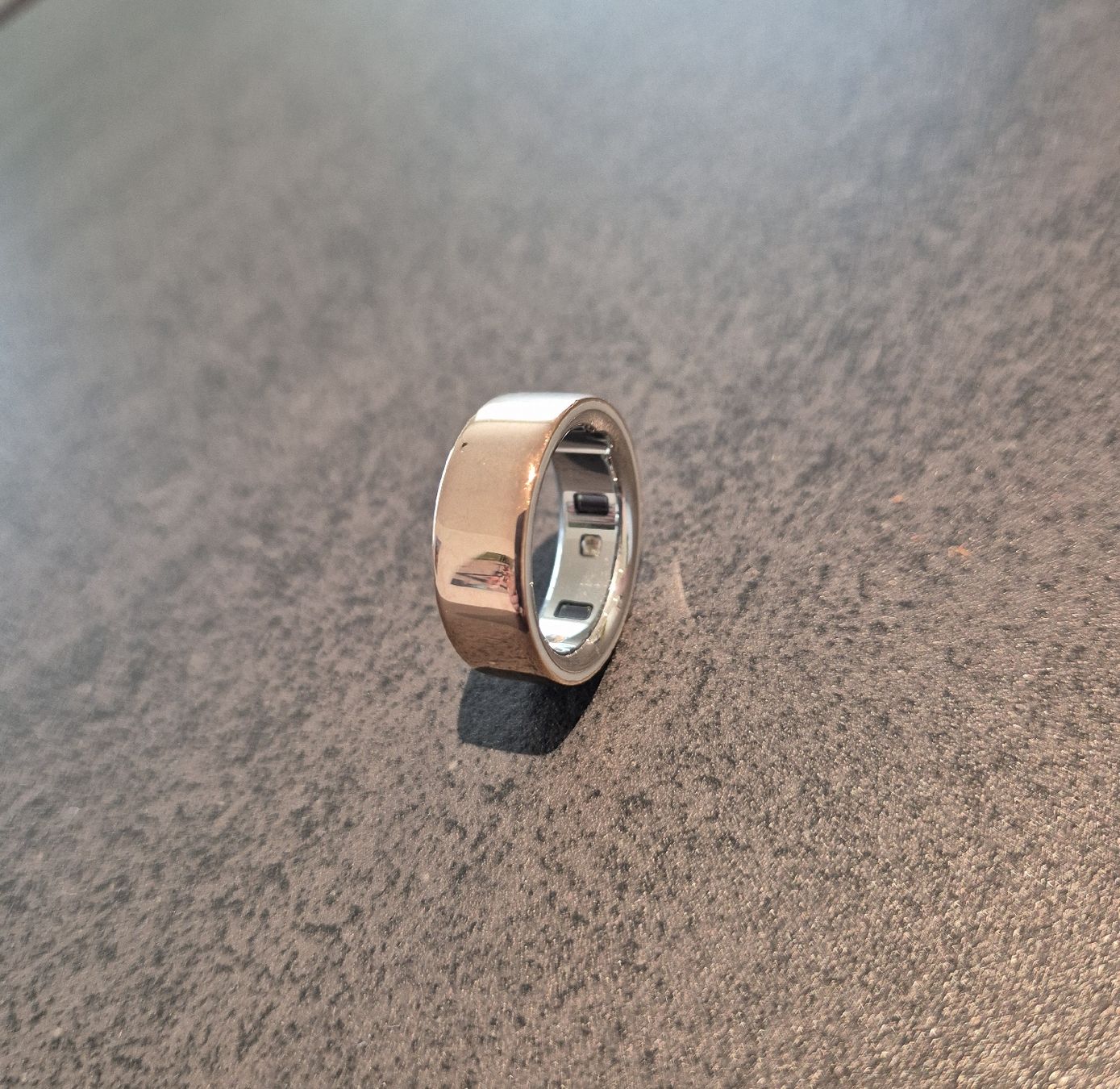 Oura Ringe: Oura Ring 4 - Rose Gold - Grösse 8 mit Garantie – Gebraucht aus Baar von braggis 1
