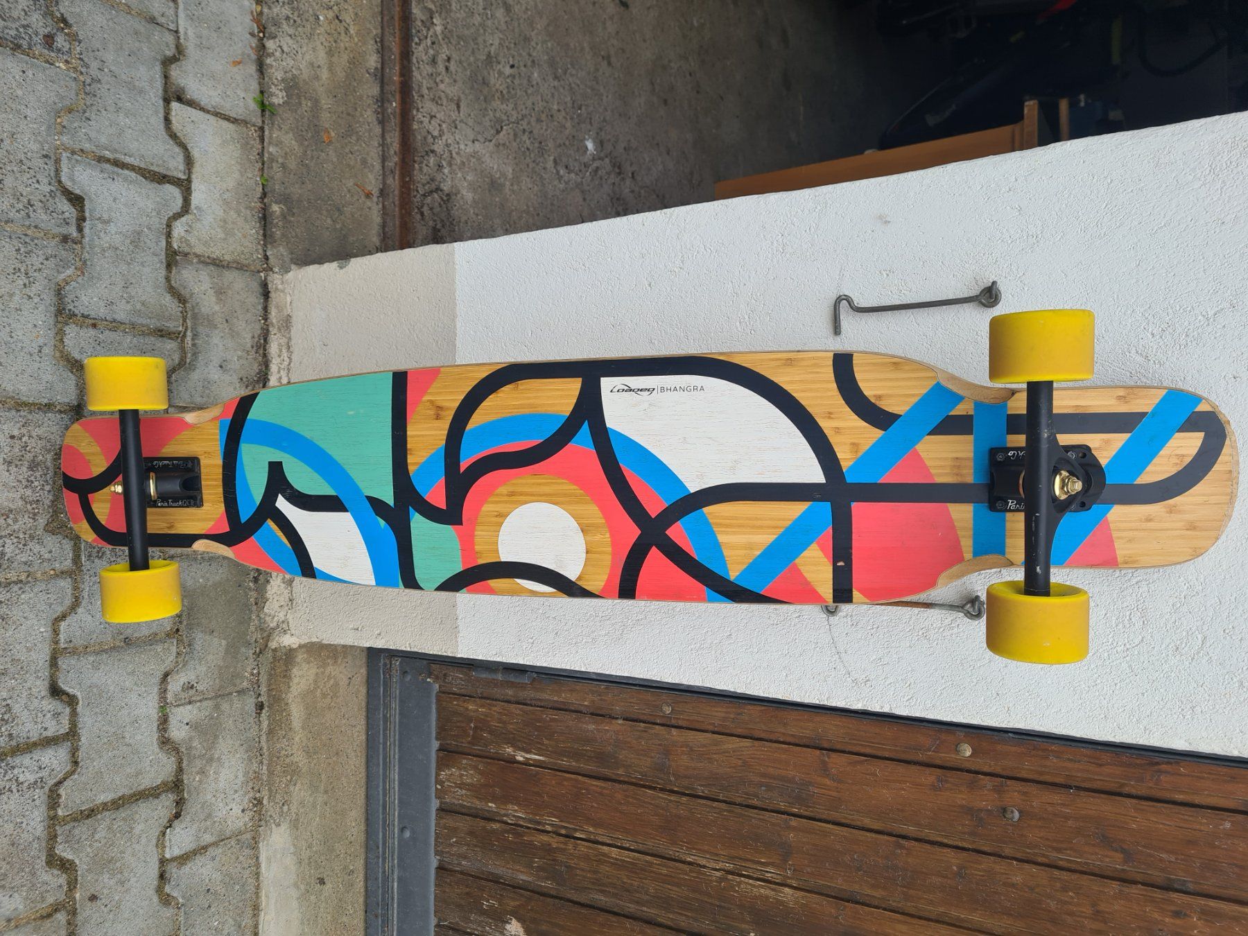 Skateboards: Longboard Loaded Bhangra 123cm, axes et roues – D'occasion à Porrentruy par manubelet 1