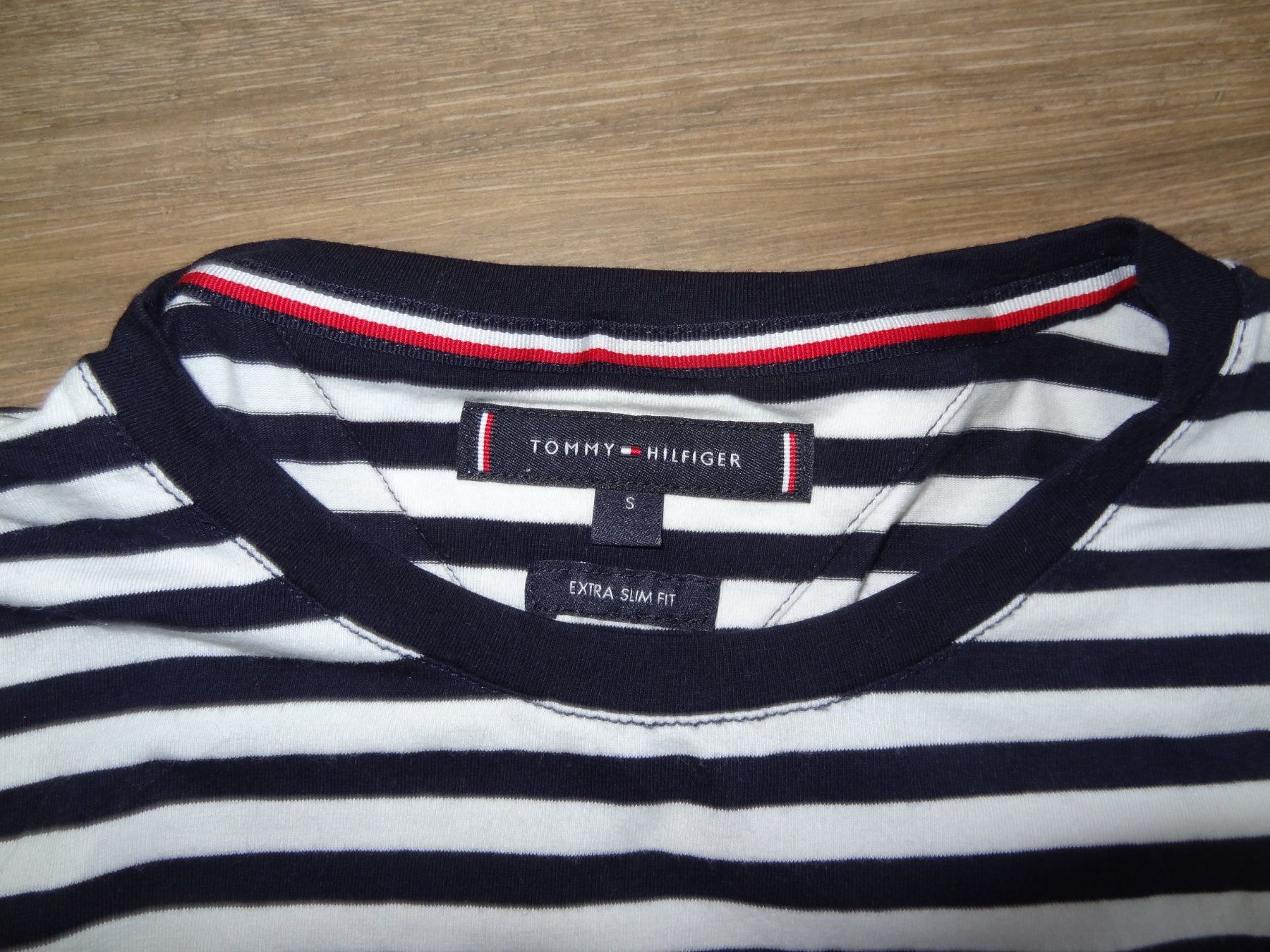 Tommy Hilfiger T-shirt: Tommy Hilfiger taille S comme neuf – Usato da Satigny venduto da salvatore73 1