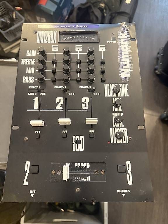 Platines de mixage: Numark DM1260X – D'occasion à Locarno par ute_5qq8