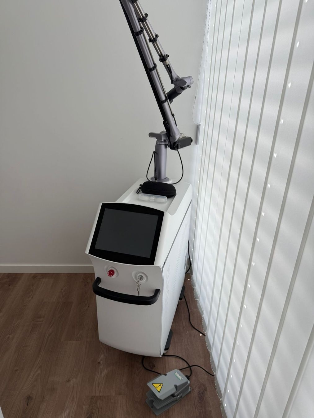Attrezzature mediche: Laser tattoo removal machine PL-1 Picolast Last Generation – Usato da Genève venduto da rei_m5md