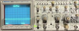 Tektronix 2232 Oszilloskop 100MHz Digital Storage Probe top