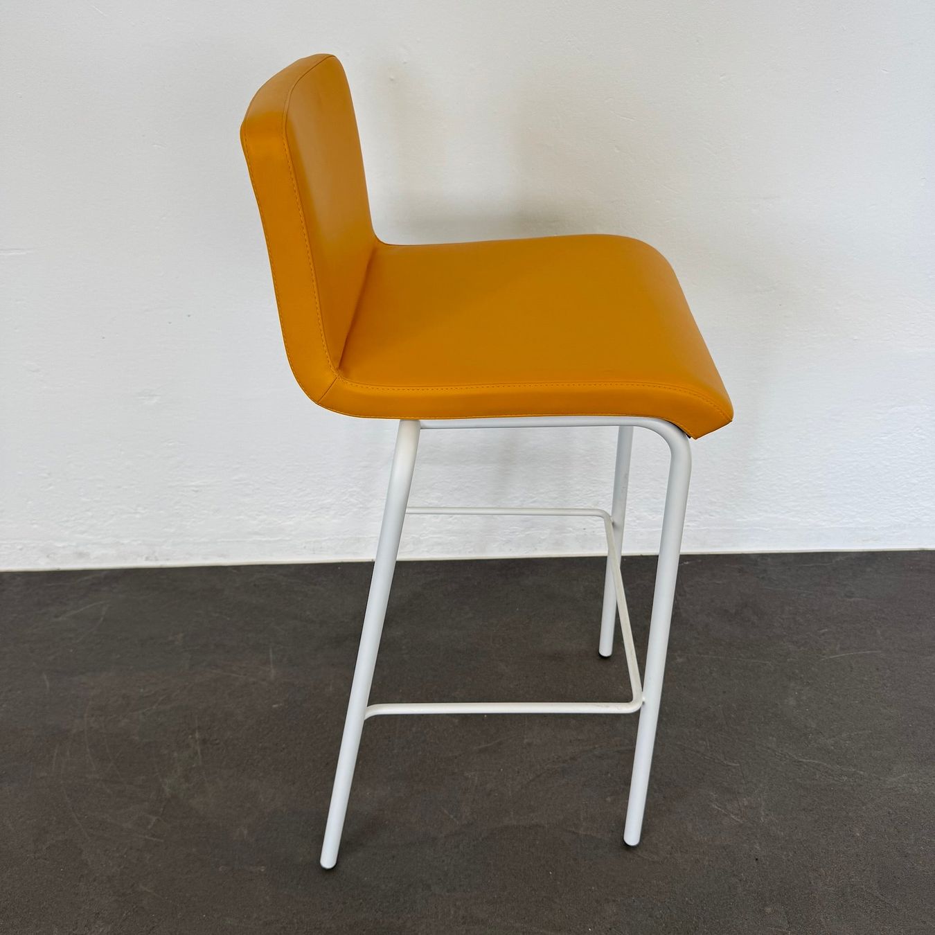 Sgabelli: Steelcase B Free Barhocker - Leder Gelb – Usato da Schönenwerd venduto da mcofficeshop 2