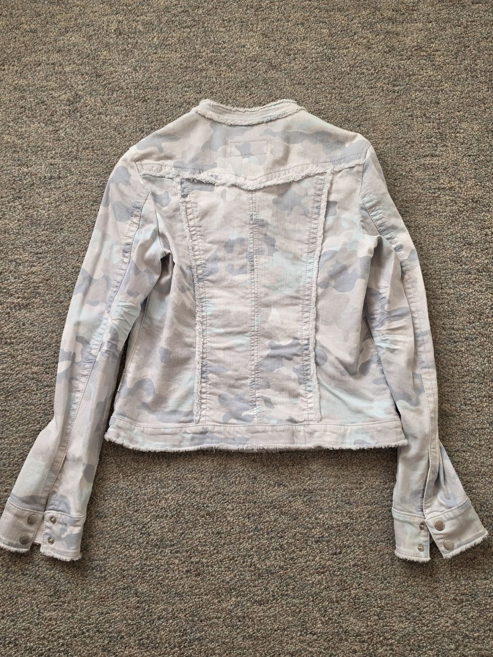 Marc Cain Giacche: MARC CAIN JEANSJACKE CAMOUFLAGE HELL GR.2/36 – Usato da Adlikon venduto da jahr01 6