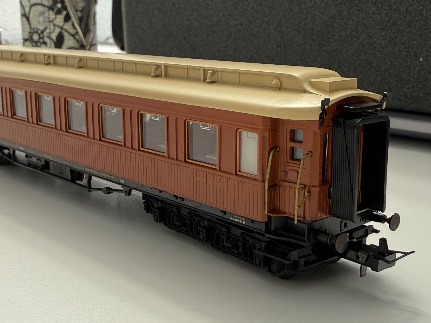 Trix Modelleisenbahnen: Trix Mitropa Speisewagen 6-achsig / DC HO – Gebraucht aus Jonschwil von sutfra12 1