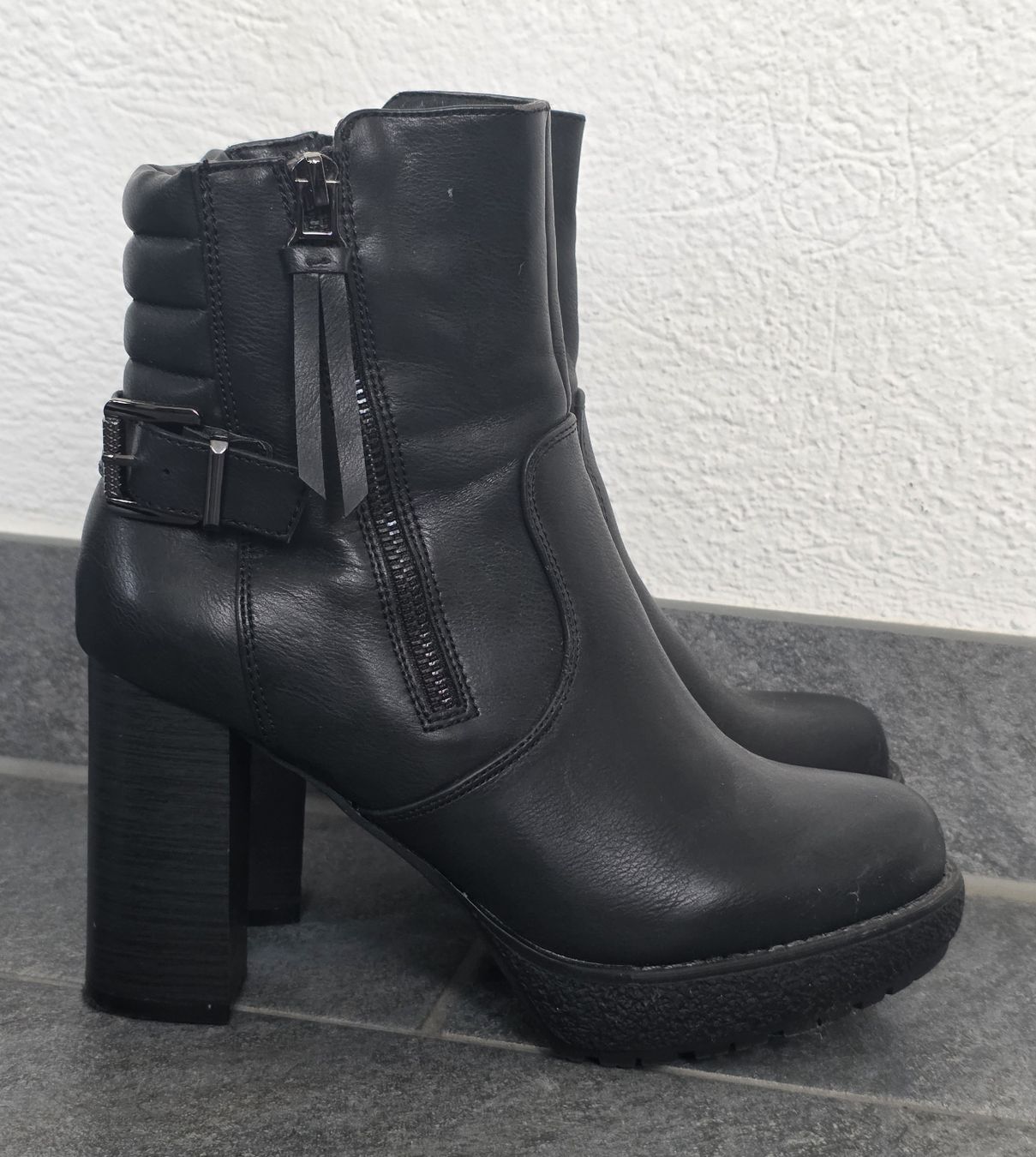 Scarpe da donna: Stiefeletten Damen schwarz Grösse 39  – Usato da Rheinsulz venduto da Gilea