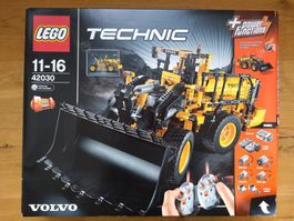 Lego Technic 42030 Volvo Radlader mit OVP / zerlegt+sortiert
