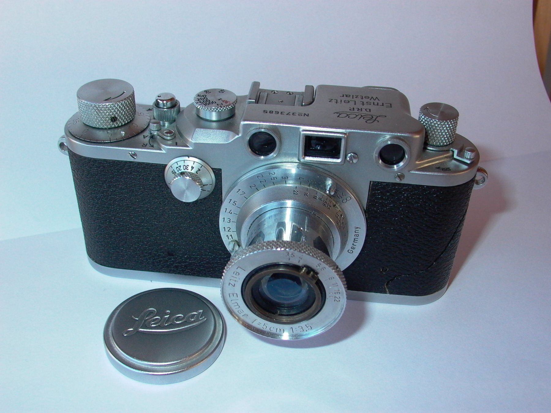 Leica Fotocamera: LEICA IIIC tendina rossa – Usato da Calpiogna venduto da maloernox