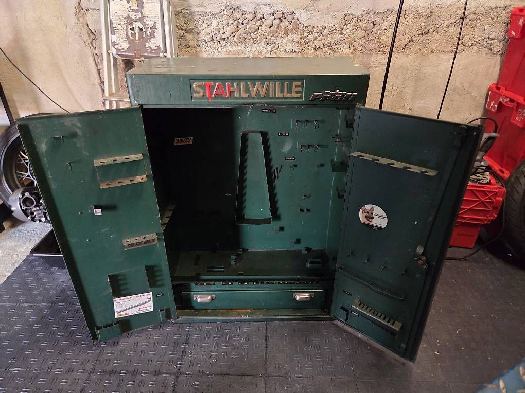 Armadi: Stahlwille Schrank Vintage – Usato da Nürensdorf venduto da Stoneman. 1