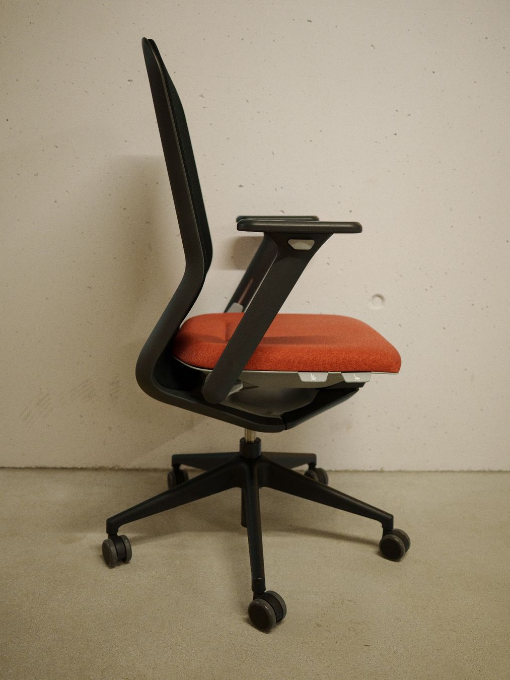 Sitag Sedie: SITAG SitagTeam Mesh Bürostuh orange – Usato da Horw venduto da kitav88 2