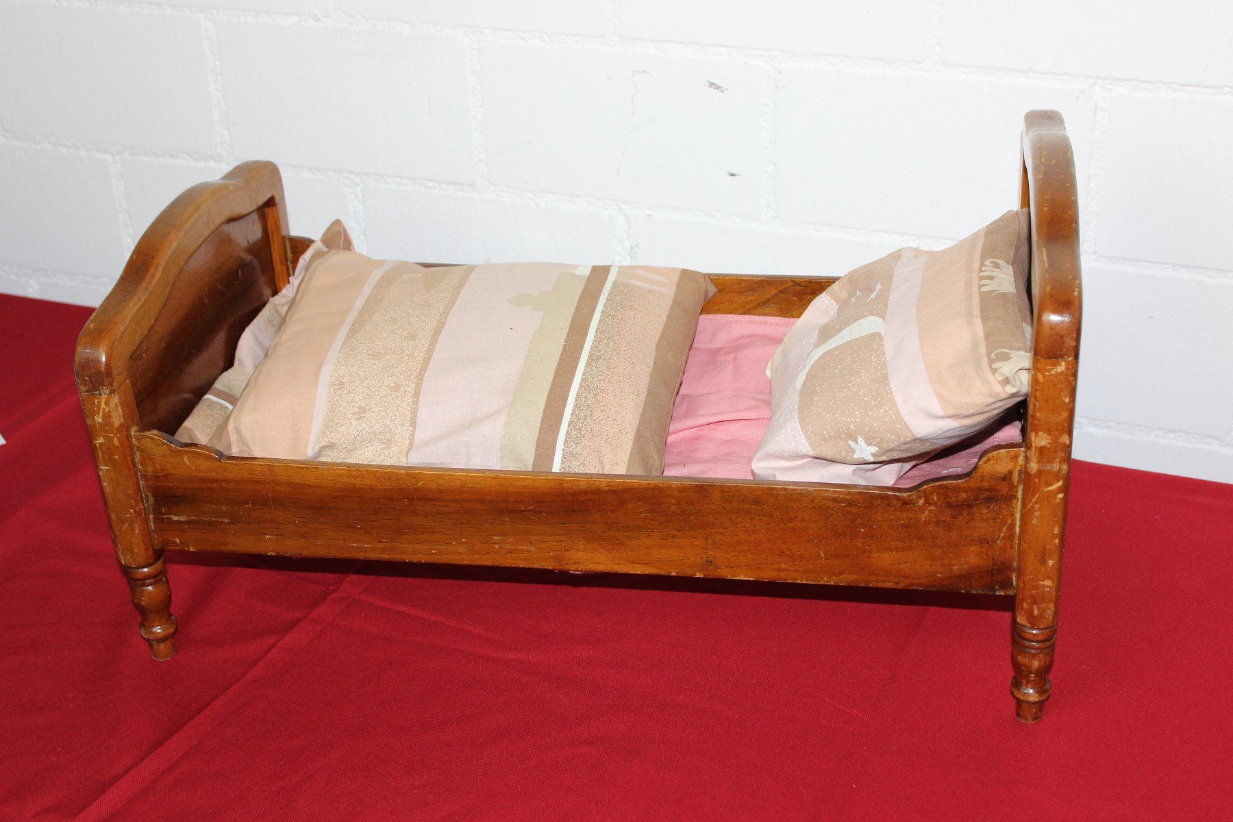 Puppen: Antikes Puppenbett mit Inhalt – Gebraucht aus Zürich von Lardoni 5