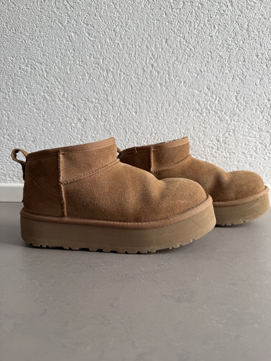 Ugg Damenschuhe: UGG Boots – Gebraucht aus Bolken von MFIF