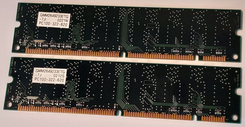 HYUNDAI 64MB SD RAM GMM2649233ETG-7J 0231N -2 Stk. (Gebraucht) in ...