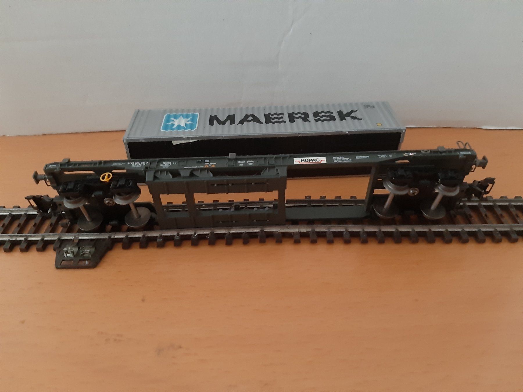 Märklin Modellini di ferrovie: Märklin H0 4-achs Containerwagen MAERSK – Usato da Ittigen venduto da Van_der_Valk 3