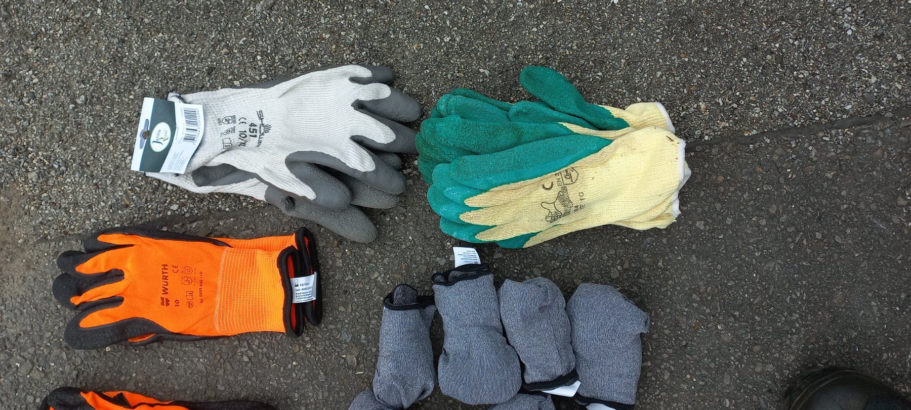 Lotti di vestiti: Materiale di protezione personale – Usato da Biasca venduto da LorisF. 3