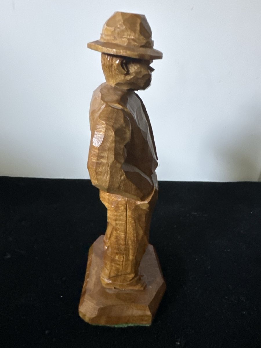 Figuren: Handgeschnitzte Holzfigur "B Z S" Mann mit Hut – Gebraucht aus Zürich von Chaeffeler 3