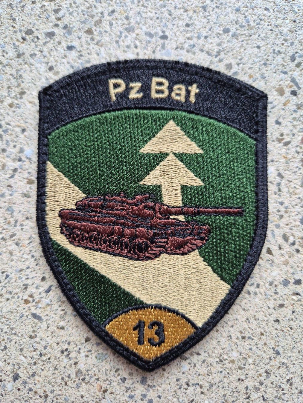 Schweizer Armee Placchette & Badge: *** Badge Panzer Bat 13 mit klett *** – Nuovo e nell'imballaggio originale da Riedholz venduto da fr_sIruP