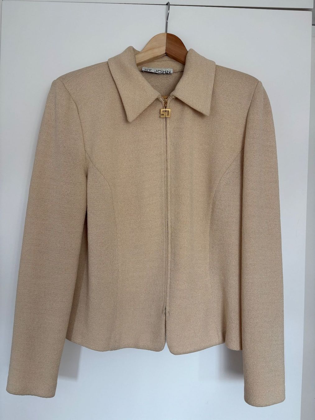 Jacken: St. John cremefarbener Strickblazer – Gebraucht aus Horgen von uge_pd5p