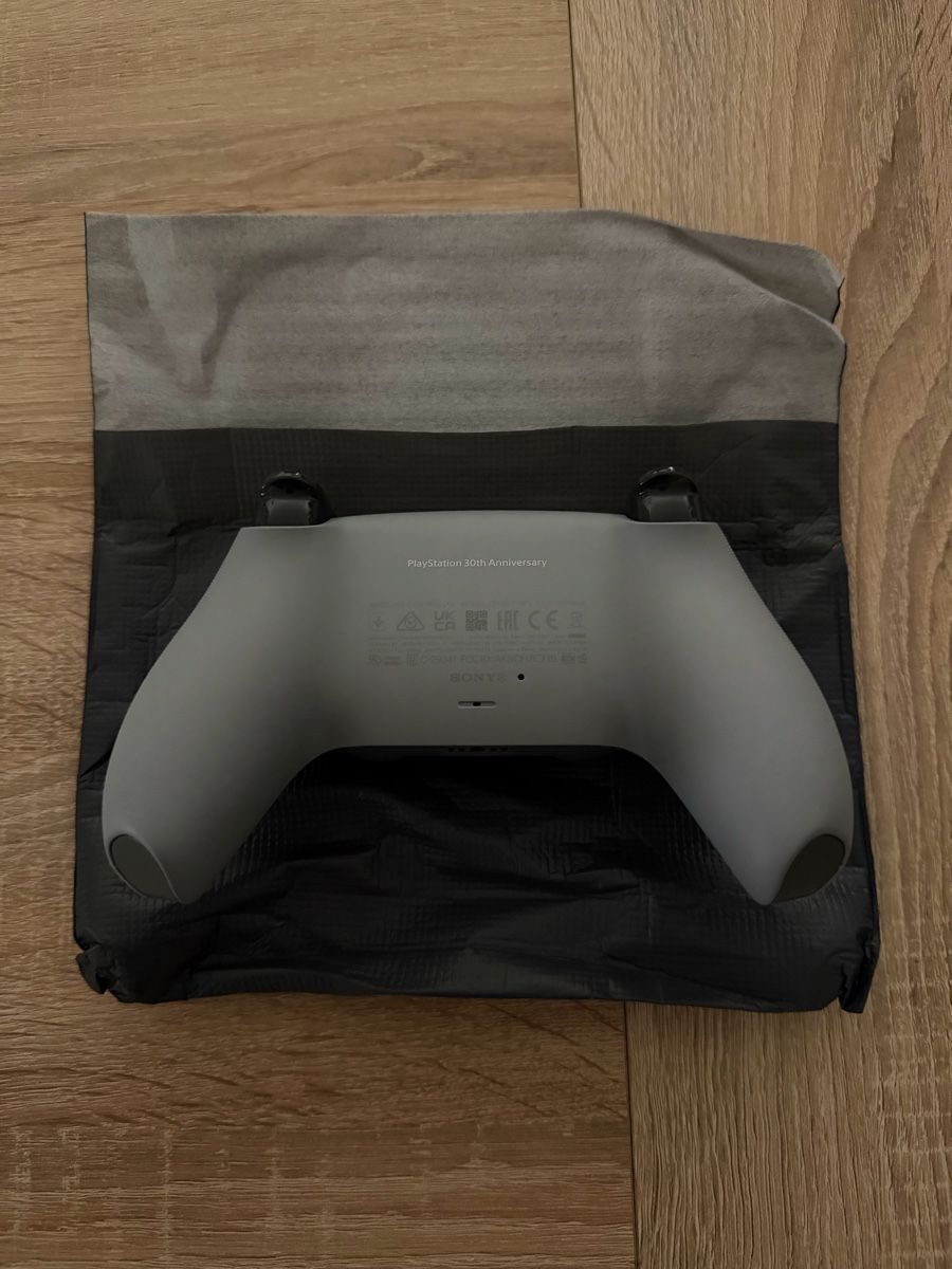 Sony Controller: SONY DualSense Wireless-Controller - 30th Anniv. Ltd. Ed – Nuovo e nell'imballaggio originale da Herbetswil venduto da Modano09 5