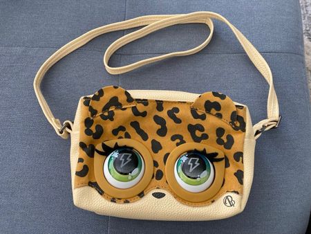 Kinder  Leopard Bag with moving eyes. !