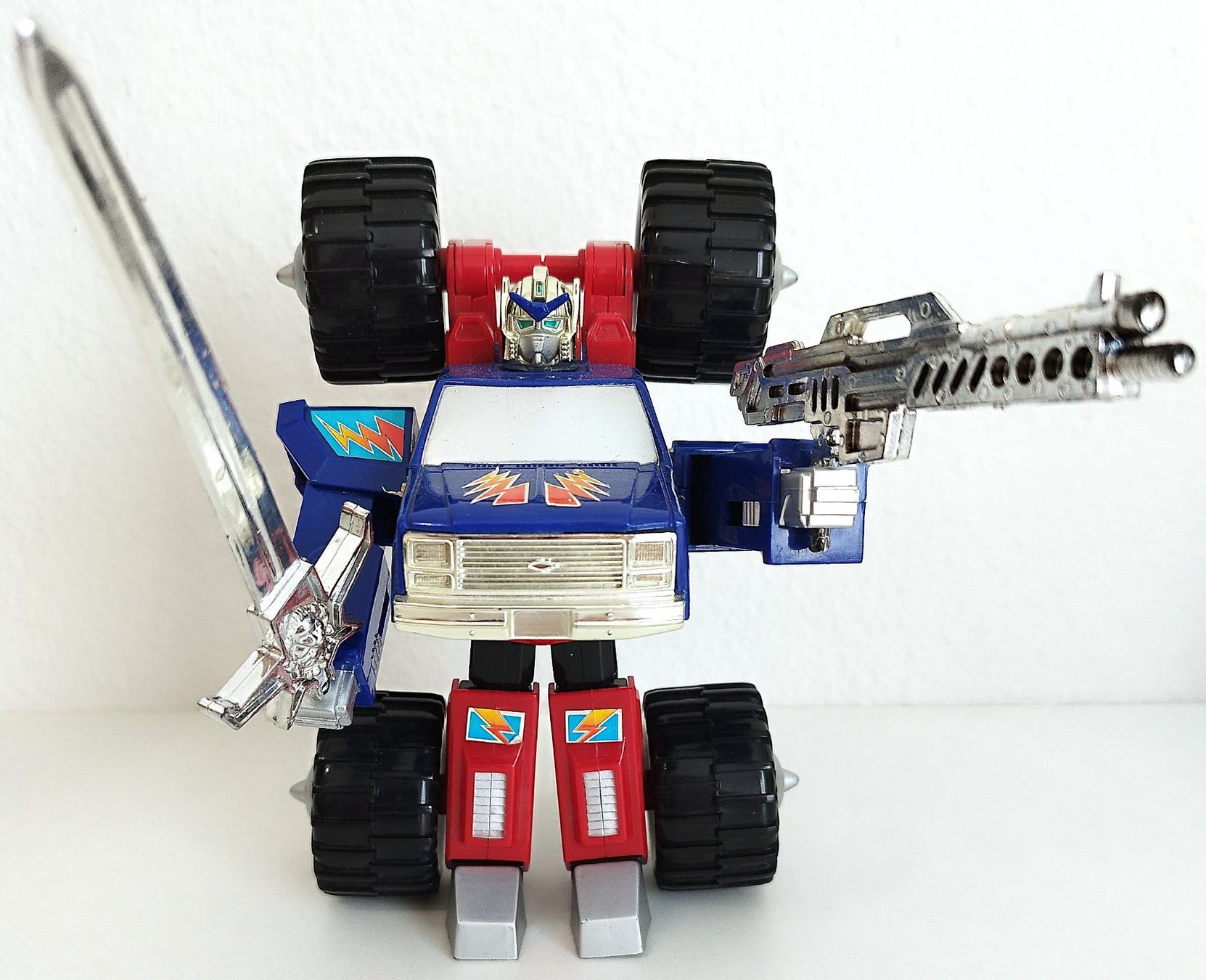 Giocattoli: Vintage Monster-Truck Transformationsroboter mit 2 Waffen – Usato da Uster venduto da Caicedo89