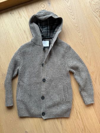 Schöne Strickjacke von ZARA Gr. 120