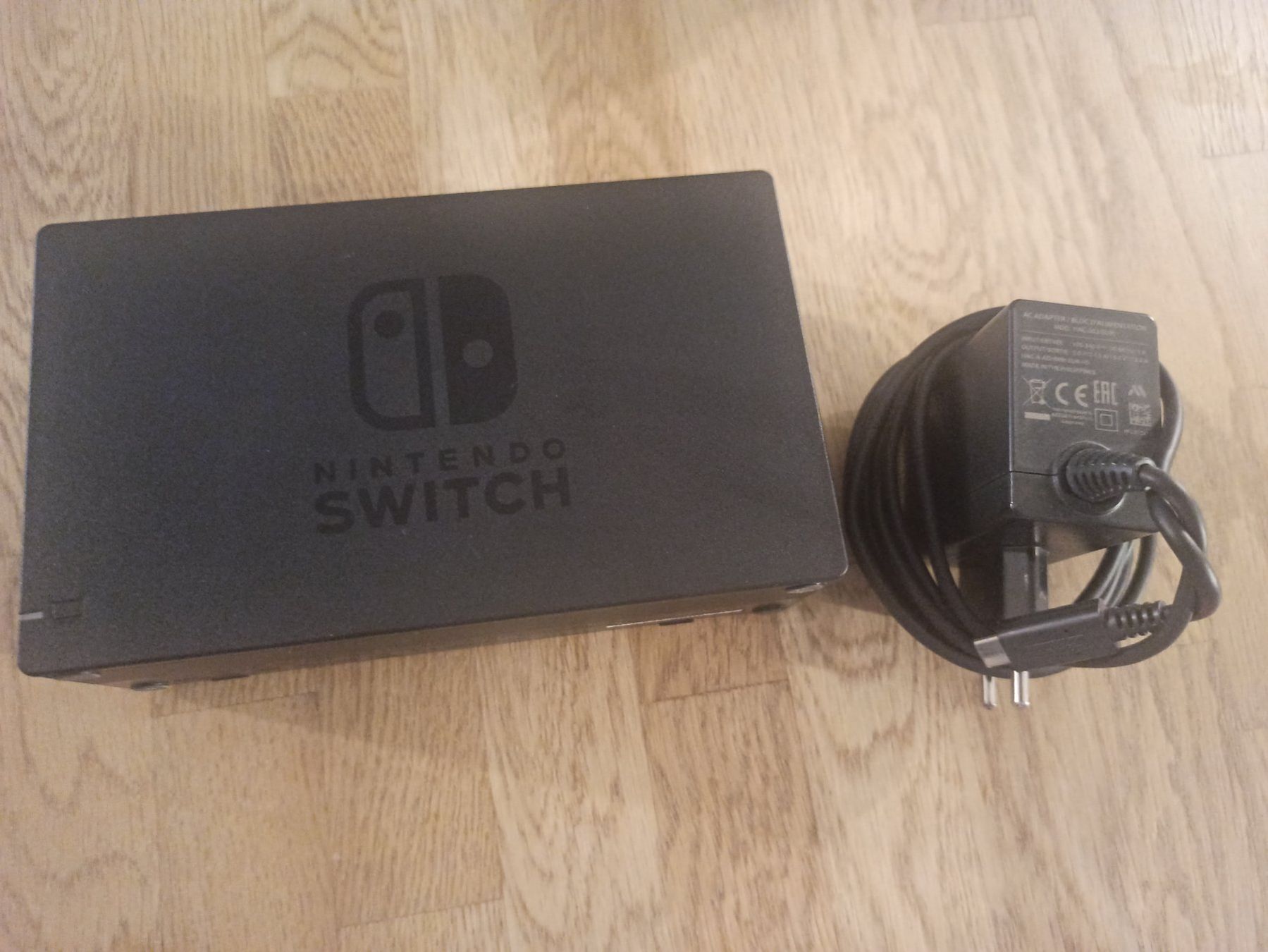 Docking station: Original Nintendo Switch TV-Dockingstation mit Netzteil NSW – Usato da Oberweningen venduto da mar_87mx