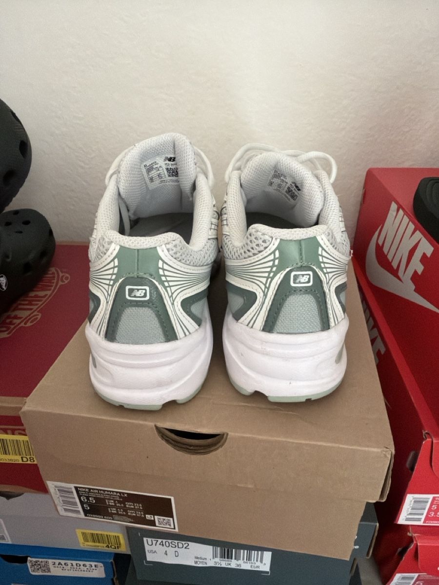 New Balance Chaussures femmes: Basket  – D'occasion à Lausanne par sor_hsk9 2