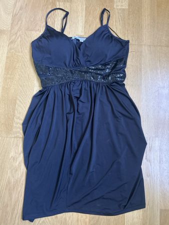 Schwarzes Partykleid