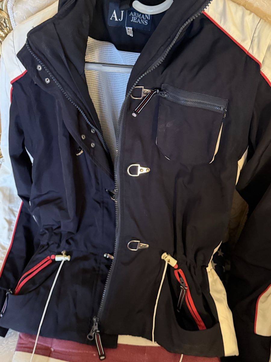 Armani Jacken: Armani Jeans Jacke Damen – Gebraucht aus Jona von HappyHappyHappyHappy 2
