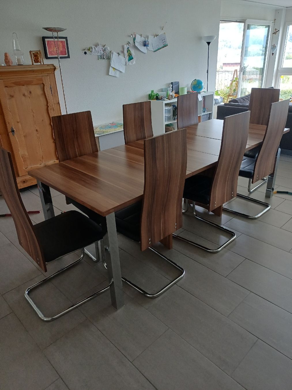 Set di tavolo e panche: Esstisch und 8 Stühle – Usato da Merlischachen venduto da Igirma