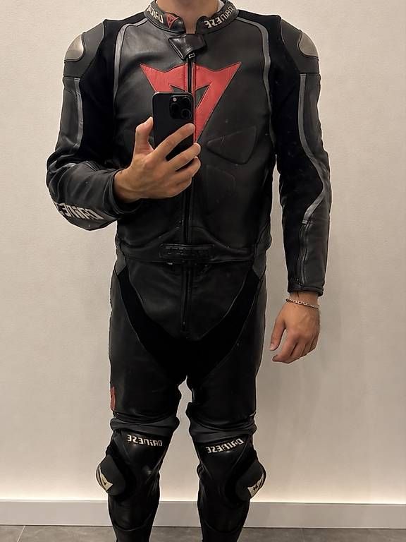 Completi: Dainese Avro Gr 52 Lederkombi  – Usato da Bellikon venduto da hundred