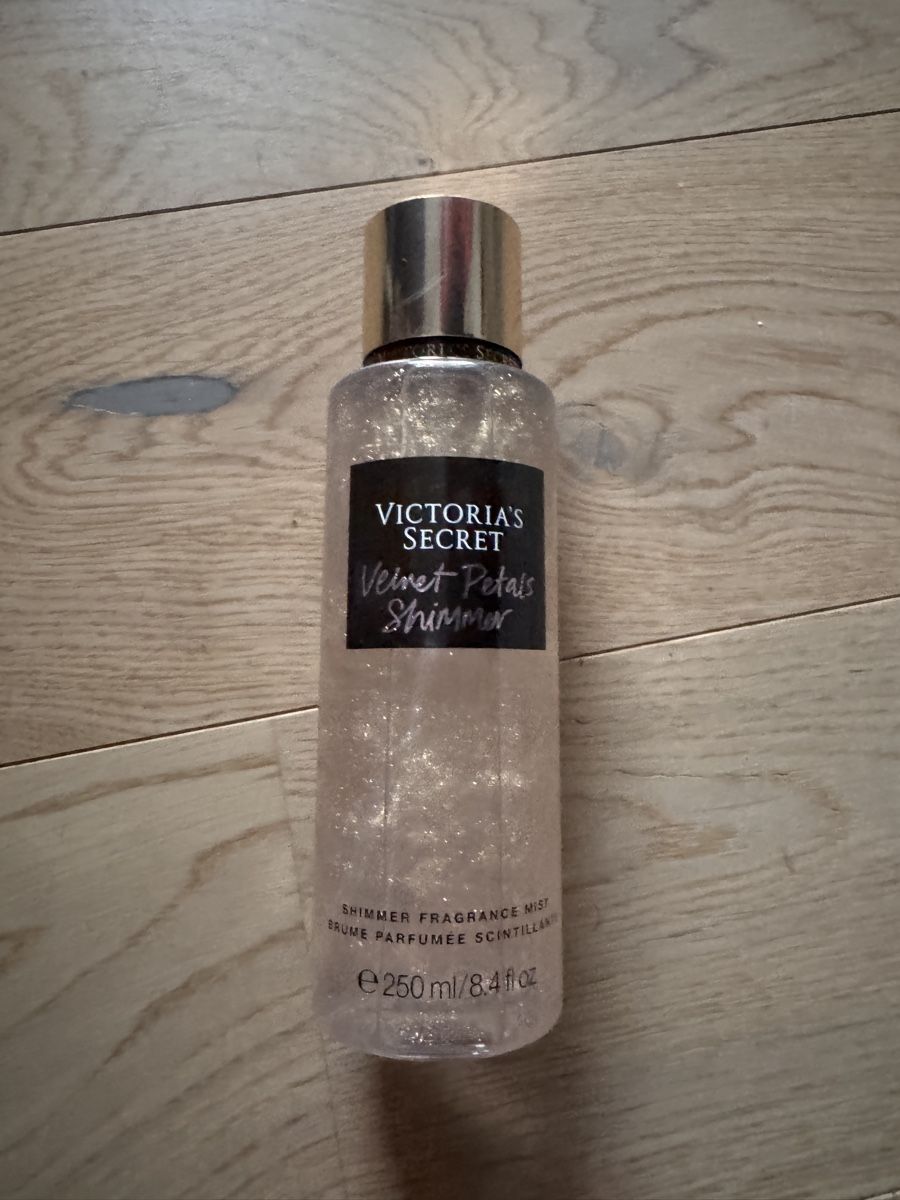 Victoria's Secret Profumi & Eau de Toilette: Victoria Secret Glitter Bodyspray Neu – Nuovo e nell'imballaggio originale da Niederglatt ZH venduto da Nicole2911