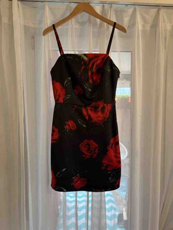 Guess Damen Kleid Grösse XS neuwertiger Zustand