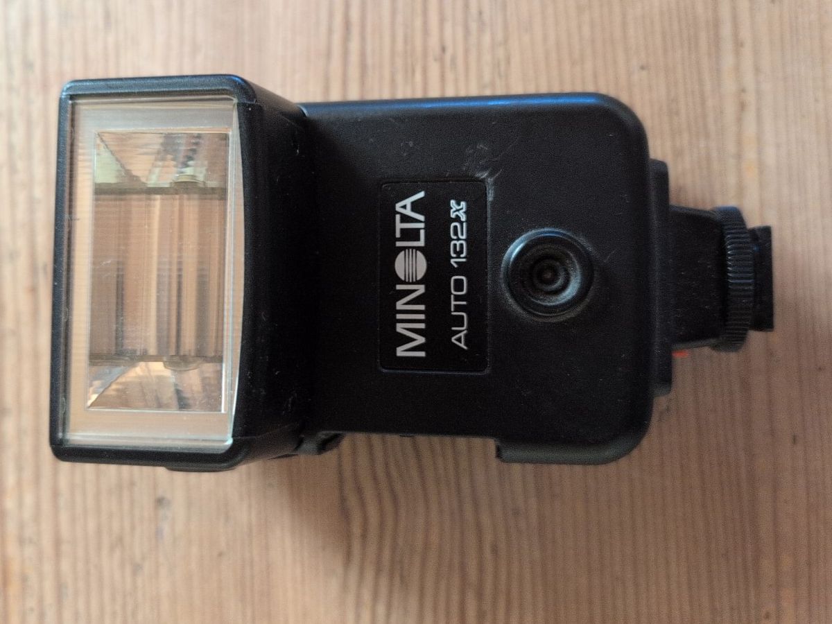 Minolta Kamera: Minolta XD7 Analogkamera mit 2 Objektiven & Blitz – Gebraucht aus Baden von log_mq7q 6