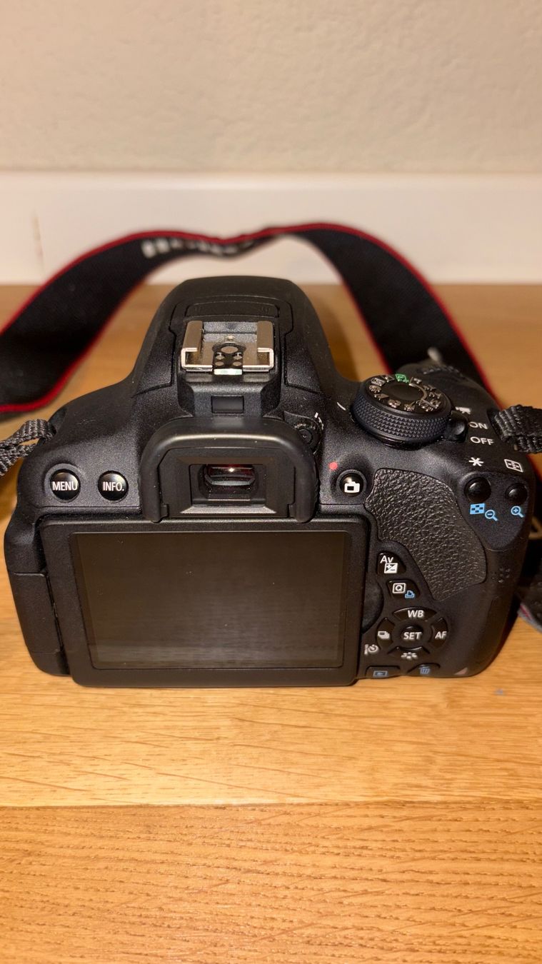Canon Kamera: Canon EOS 250D Spiegelreflexkamera mit 2 Objektiven – Gebraucht aus Bichwil von lau_b872 2