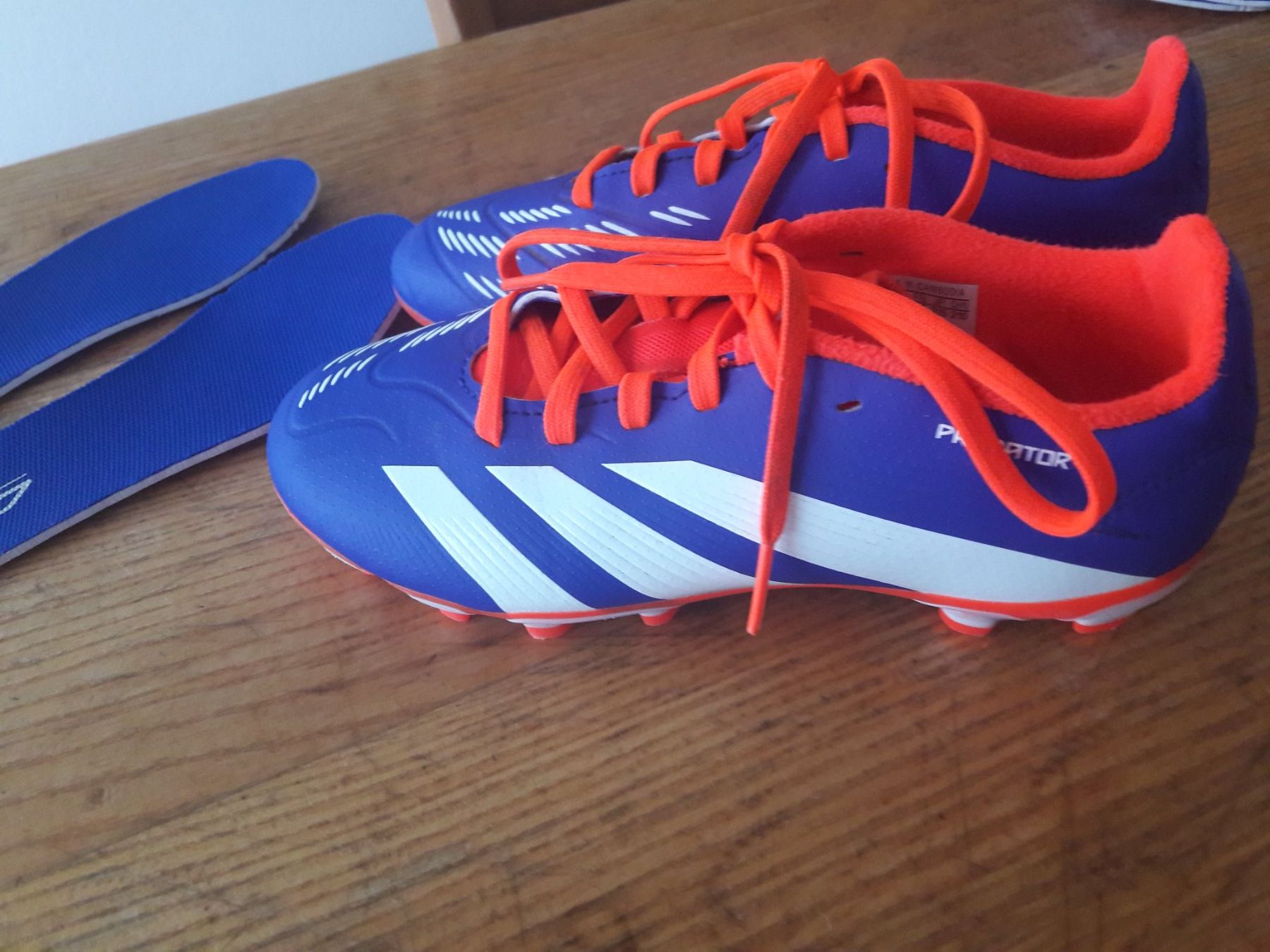 Chaussures garçon: FUSSBALLSCHUHE - 35 - PREDATOR – D'occasion à Luzern par miocarobabbonetoscan 1