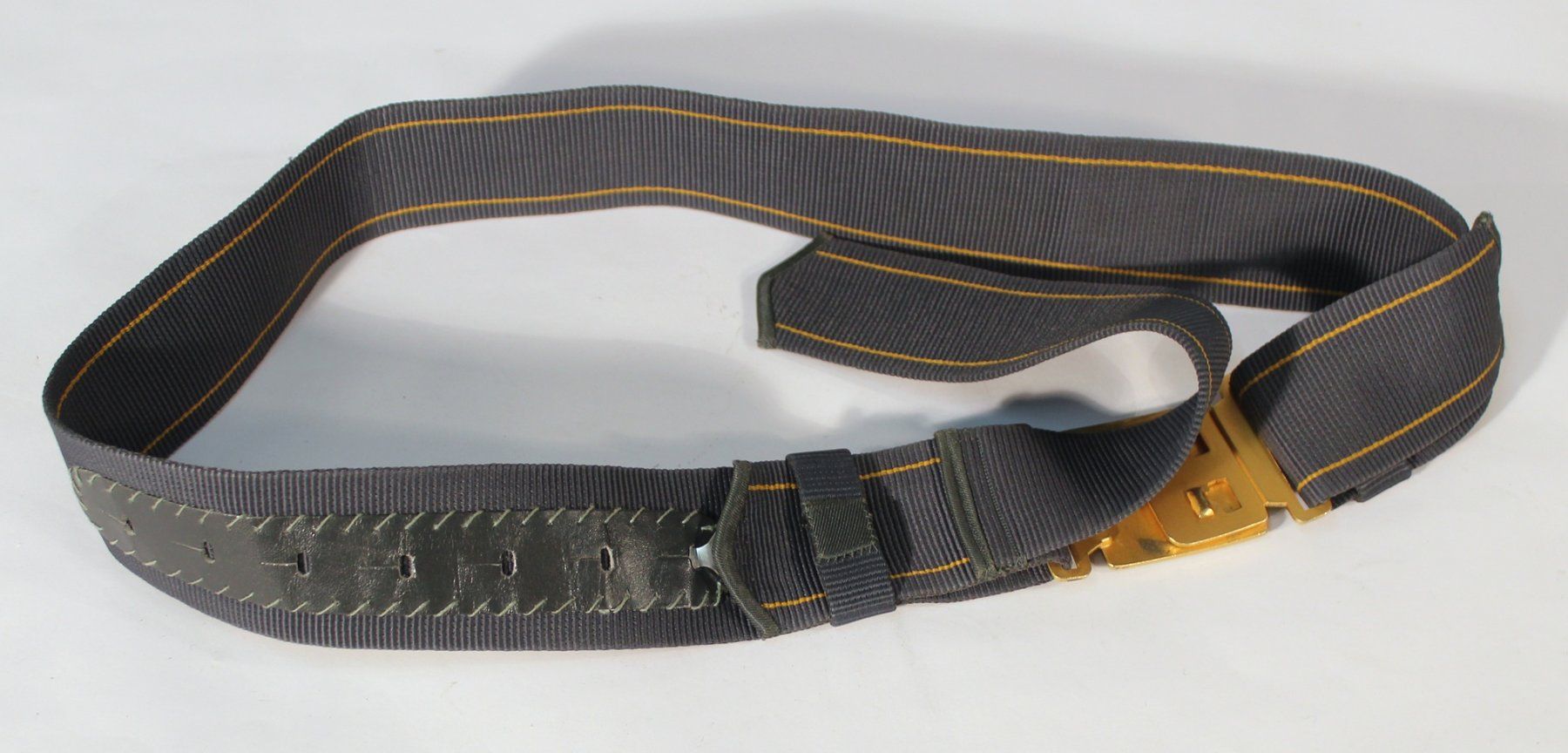 Schweizer Armee Uniformi: Offiziersgürtel Schweizer Armee Patten Hauptmann + Abzeichen – Usato da Zürich venduto da Auctionata 3