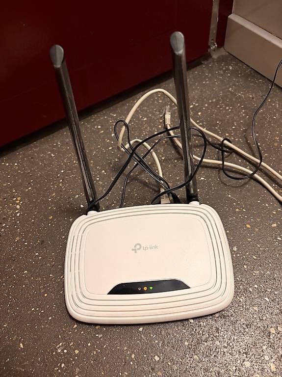 TP-Link Modems & Routeurs: TP-Link Router mit Netzwerkkabel – D'occasion à Zürich par yaq_c9vx