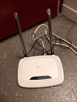 TP-Link Router mit Netzwerkkabel