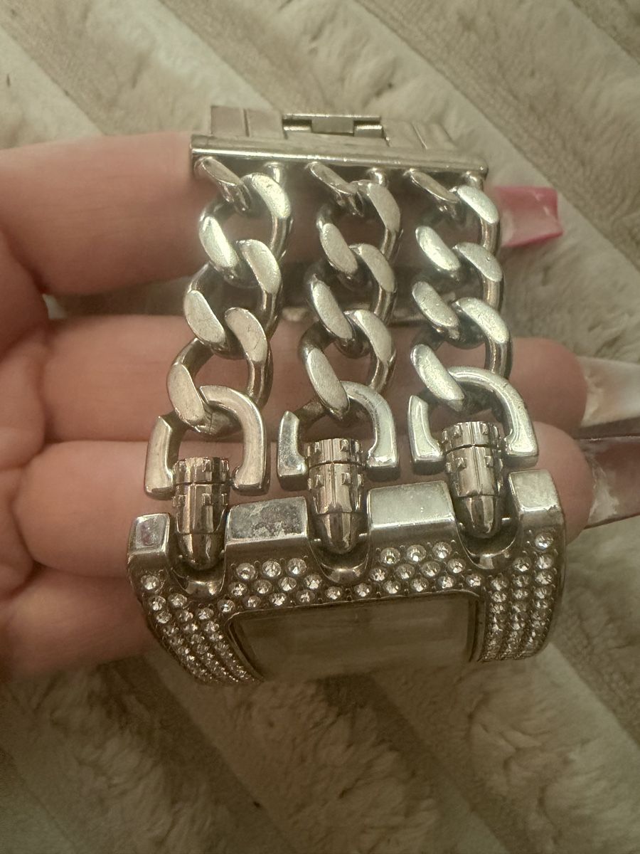 Guess Montres: Guess Uhr gebraucht – D'occasion à Witterswil par gsc_z6ts 1