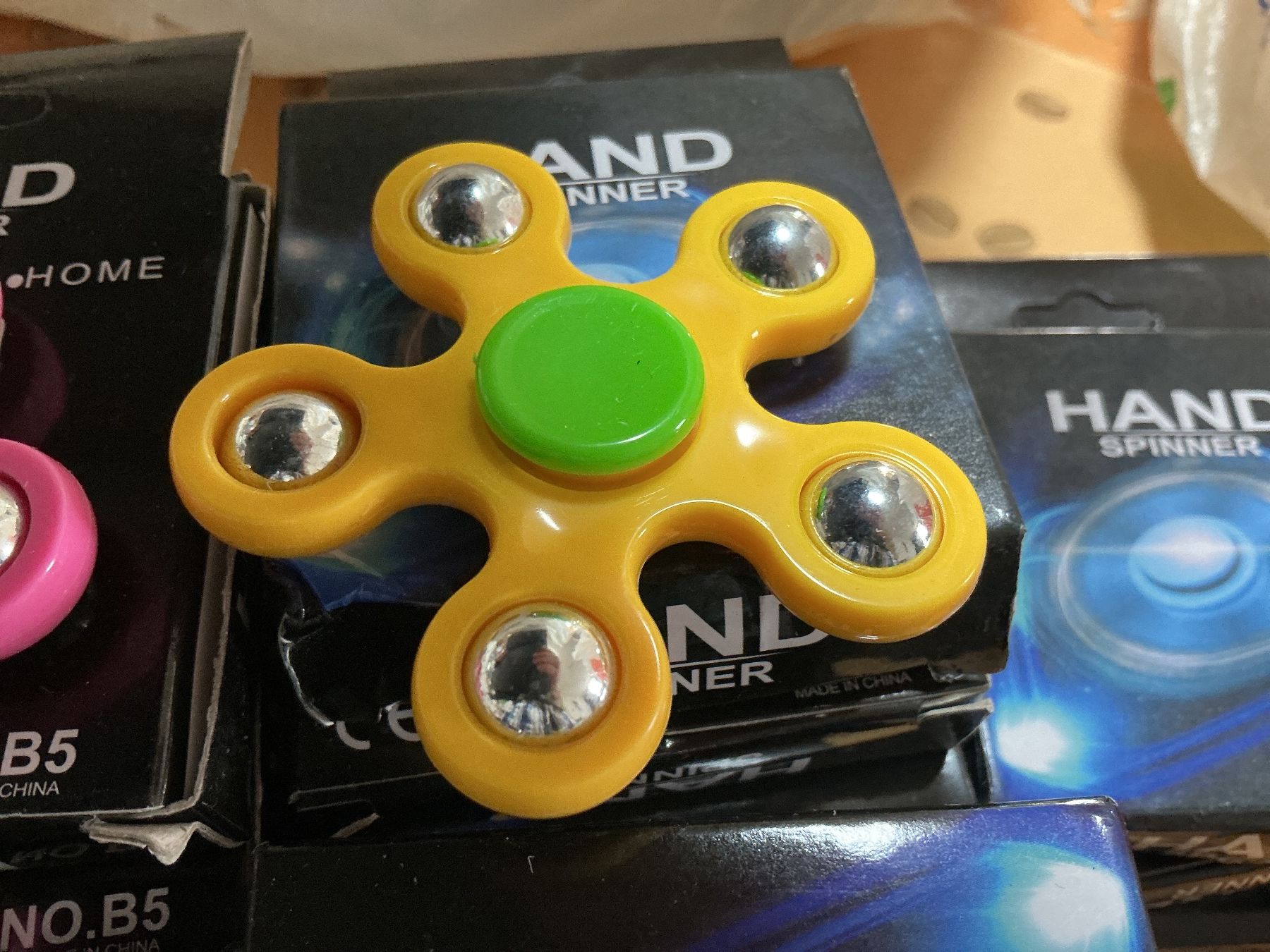 Giocattoli: 37 spinners – Nuovo e nell'imballaggio originale da Lausanne venduto da topthai 1