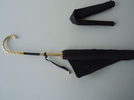 Eleganter Vintage Regenschirm schwarz mit goldenem Griff,