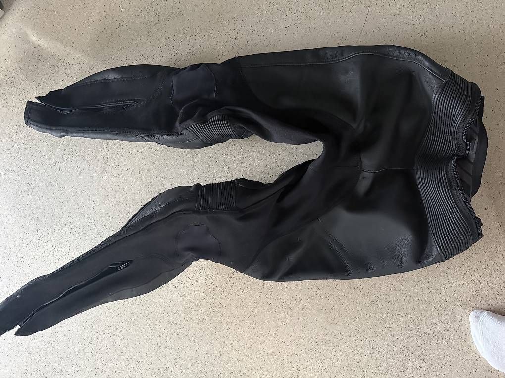 Dainese Pantaloni: Dainese Motorrad-/ Lederhose Gr.44 – Usato da Bubendorf venduto da Tabeaf4 2