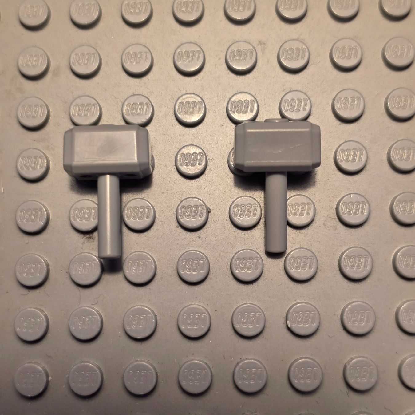 Lego Baukästen: Lego 2x Hammer (75904) hellgrau – Neu (gemäss Beschreibung) aus Basel von Swi-7621
