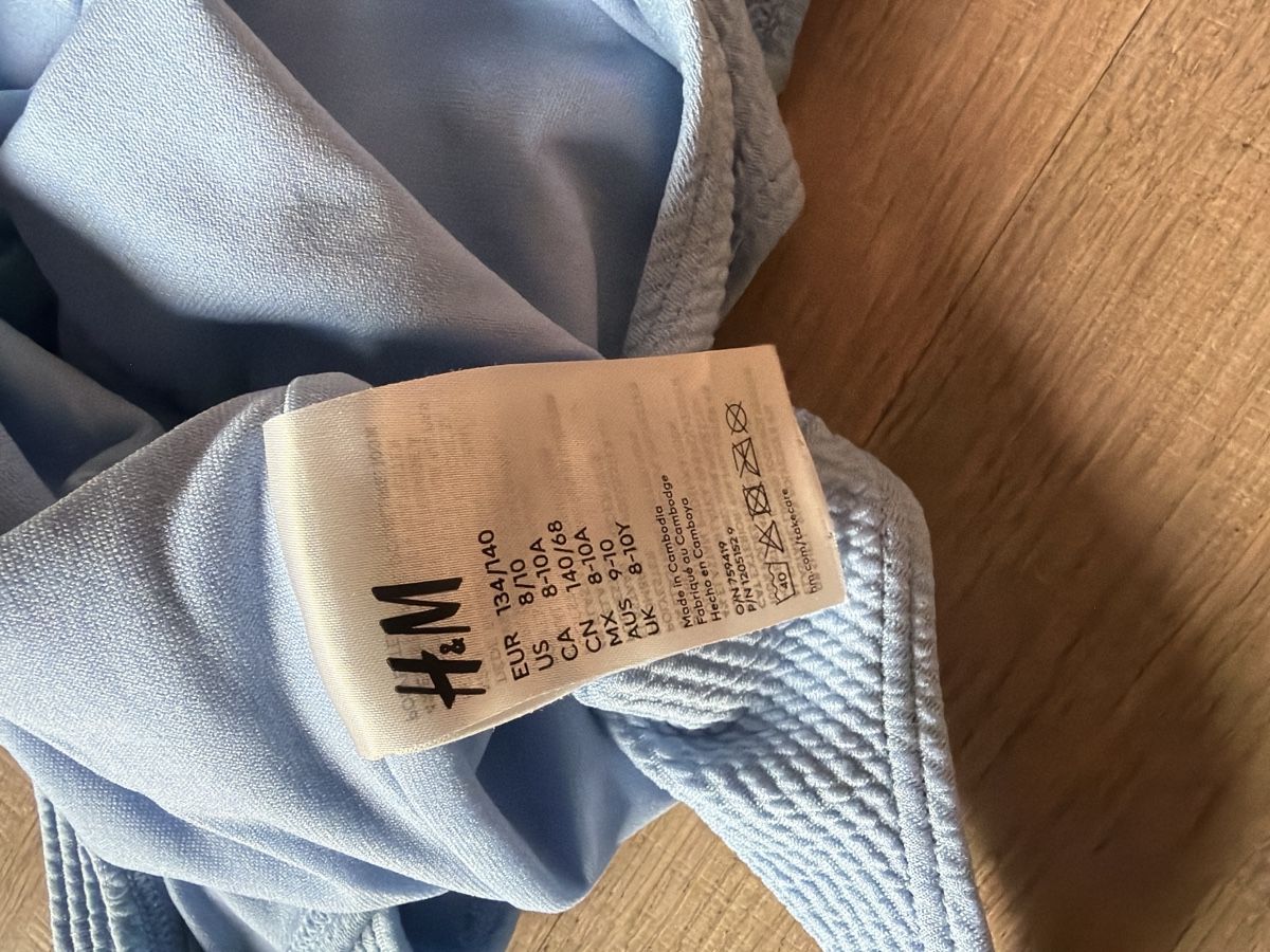 H&M Costumi da bagno & Bikini: H&M Badeanzug hellblau Gr. 134/140  – Usato da Saanenmöser venduto da ballerinas 1