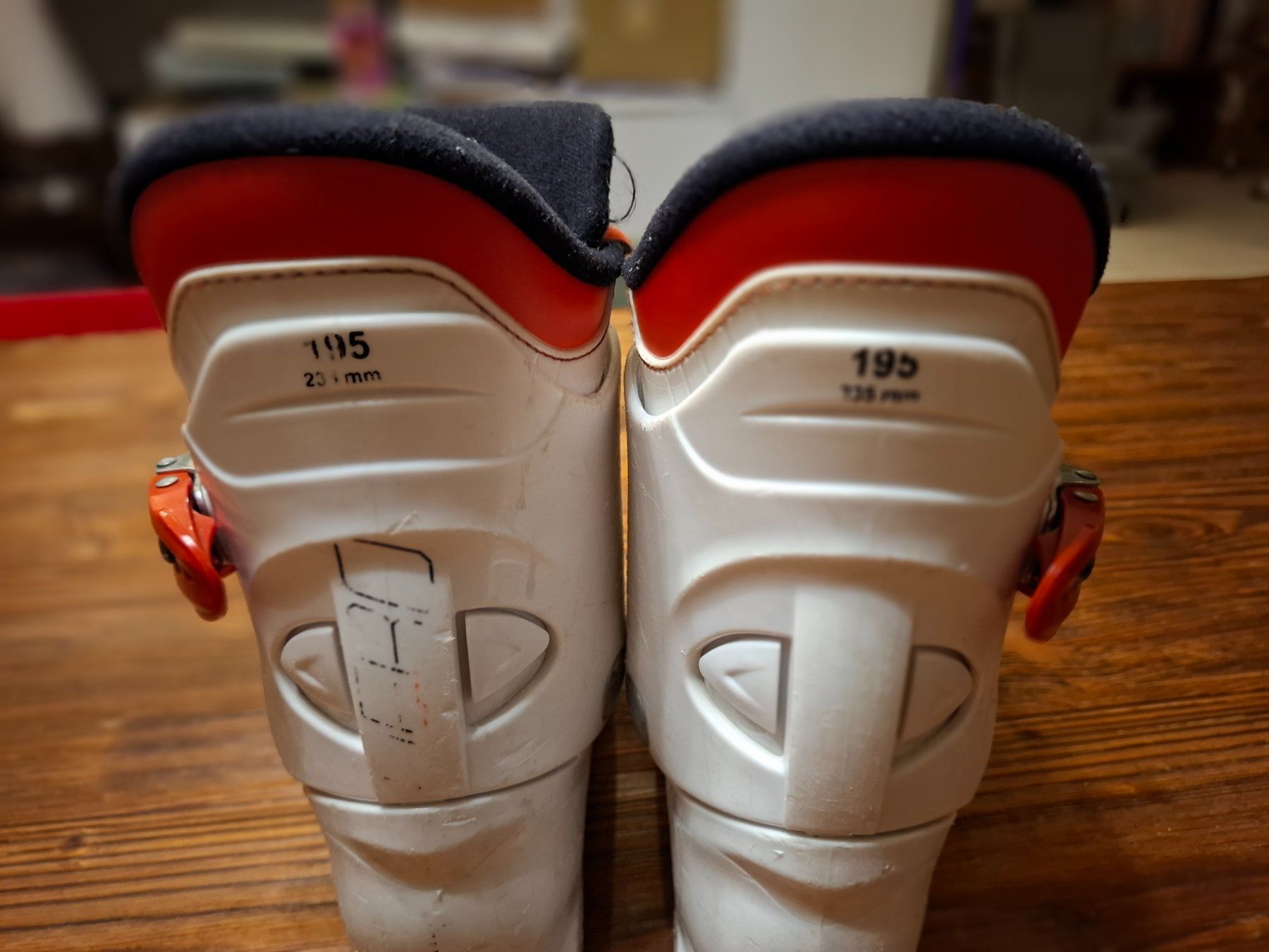 Scarpe per ragazzi: Kinder Skischuhe – Usato da Oberaegeri venduto da nil_qv75 2